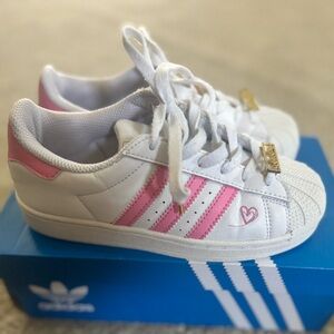 Adidas Kids White Sneakers with Pink Stripes sz 1